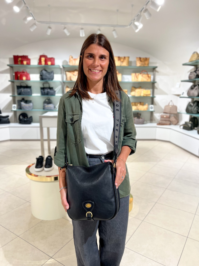 The Bridge, un classico che continua a reinventarsi 😍  Che ne dite di questa nuova serie? A noi piace davvero tanto il contrasto tra il cuoio ruvido e le morbidissime tracolle logate in tessuto ❤️  Sconto del 10% su tutti i nuovi arrivi 🔥  #CCNSALUZZO #Saluzzo #ootd #Outfit #GiftCard #PatriziaPepe #Guess #CalvinKlein #AlvieroMartini #TheBridge #Coccinelle #TommyHilfiger #Moschino #Samsonite #Piquadro #AmericanTourister #Roncato #Borbonese #Rebelle #vetrinaccn