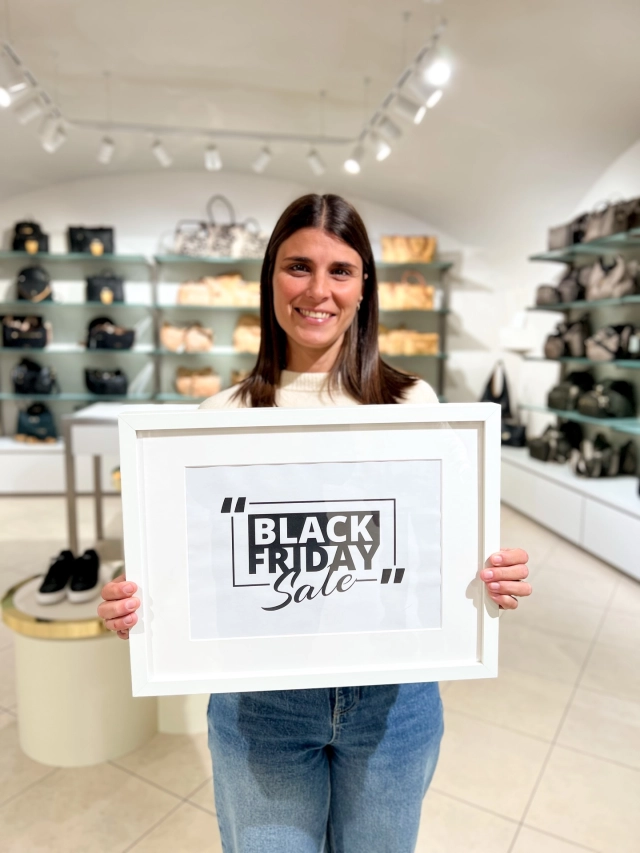La settimana del BLACK FRIDAY é iniziata 🖤  Fino a domenica sconto 15% su TUTTE le borse, scarpe, valigie, cartelle e zaini presenti in negozio 🔥  #CCNSALUZZO #Saluzzo #GiftCard #PatriziaPepe #Guess #CalvinKlein #AlvieroMartini #TheBridge #Coccinelle #TommyHilfiger #Samsonite #Piquadro #AmericanTourister #Roncato #Borbonese #Rebelle #vetrinaccn