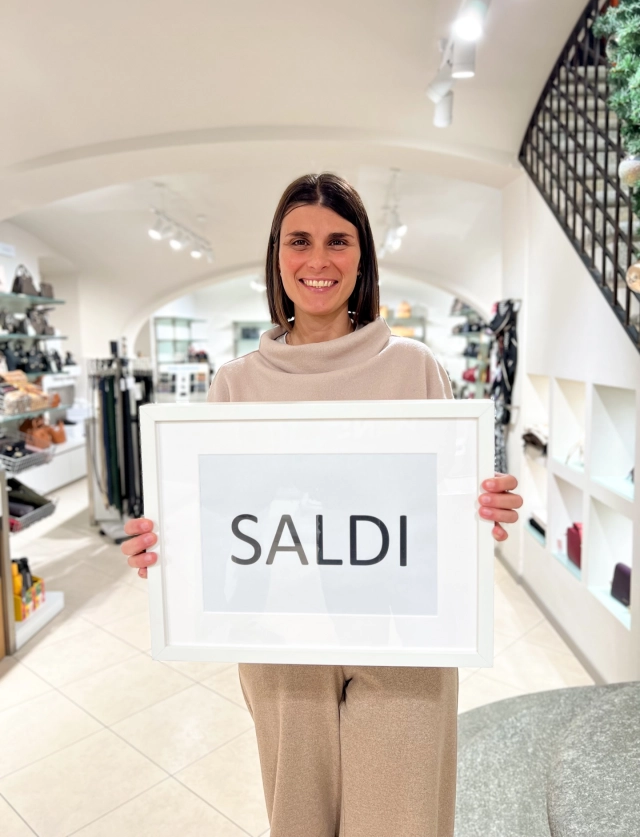 Sabato 3 via ai SALDI INVERNALI 🎉  Sconti su tantissimi articoli vi aspettano in negozio 😍  Siamo aperti anche al pomeriggio domenica 4, lunedì 5 e martedì 6 👌🏼  #CCNSALUZZO #Saluzzo #GiftCard #PatriziaPepe #Guess CalvinKlein AlvieroMartini TheBridge Coccinelle TommyHilfiger Samsonite Piquadro AmericanTourister Roncato Borbonese Rebelle vetrinaccn