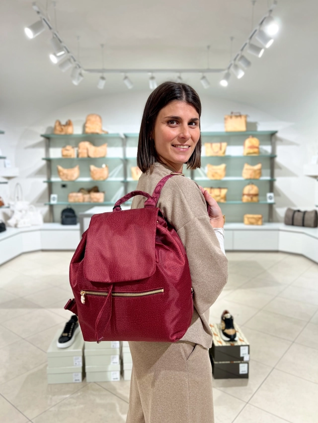 Sconto del 30/40% su tutti gli stagionali Borbonese? Sì grazie 😍  Vi aspettiamo in negozio questo weekend per approfittare dei saldi su tutte le migliori collezioni 😉  #CCNSALUZZO #Saluzzo #GiftCard #PatriziaPepe #Guess CalvinKlein AlvieroMartini TheBridge Coccinelle TommyHilfiger Samsonite Piquadro AmericanTourister Roncato Borbonese Rebelle vetrinaccn