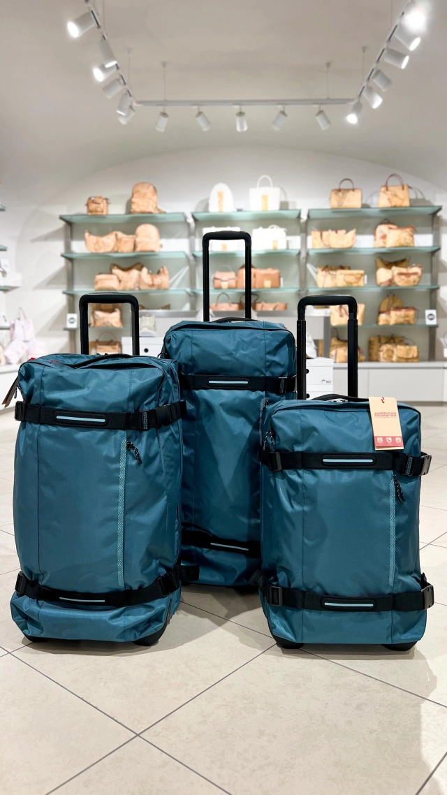 Domani è la festa del Papà 😍  Se vuoi sorprenderlo con un pensiero speciale qui dalla Pelletteria Sola abbiamo tantissime idee per il regalo giusto 😉  #CCNSALUZZO #Saluzzo #vetrinaccn #festadelpapà