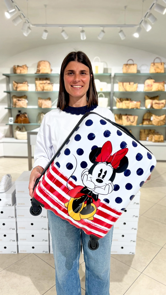 Cresime e comunioni si avvicinano 🕊️
Se stai cercando il regalo perfetto oggi ti diamo 5 idee, perfette per qualsiasi budget 😉  Scrivici se vuoi maggiori info 💌  Ci trovi a Saluzzo in piazza Cavour 38/40 👌🏼  #vetrinaccn #CCNSaluzzo #Saluzzo