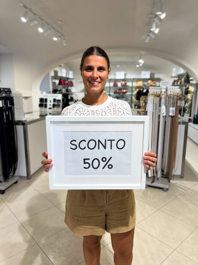 Ultime settimane di Saldi con prezzi mai visti sui nostri migliori marchi 👌🏼  Borse, calzature, piccola pelletteria, valigeria, ce n’è davvero per tutti i gusti 😍  40-50% su tutti gli stagionali e fino al 30% sui continuativi 🔥  #vetrinaccn #CCNSaluzzo #Saluzzo